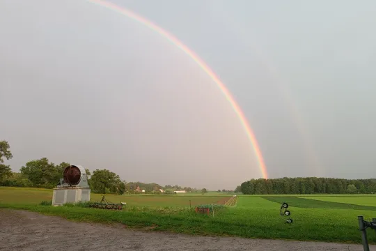 Regenbogen über den Feldern